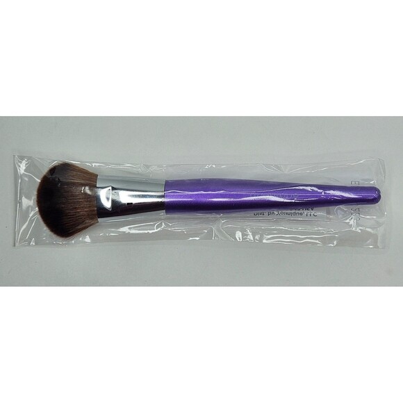 Younique Beachfront Small Brush Purple Makeup Brush New in Packaging - Picture 1 of 2